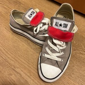 Converse All Star double tongue in grey and red.